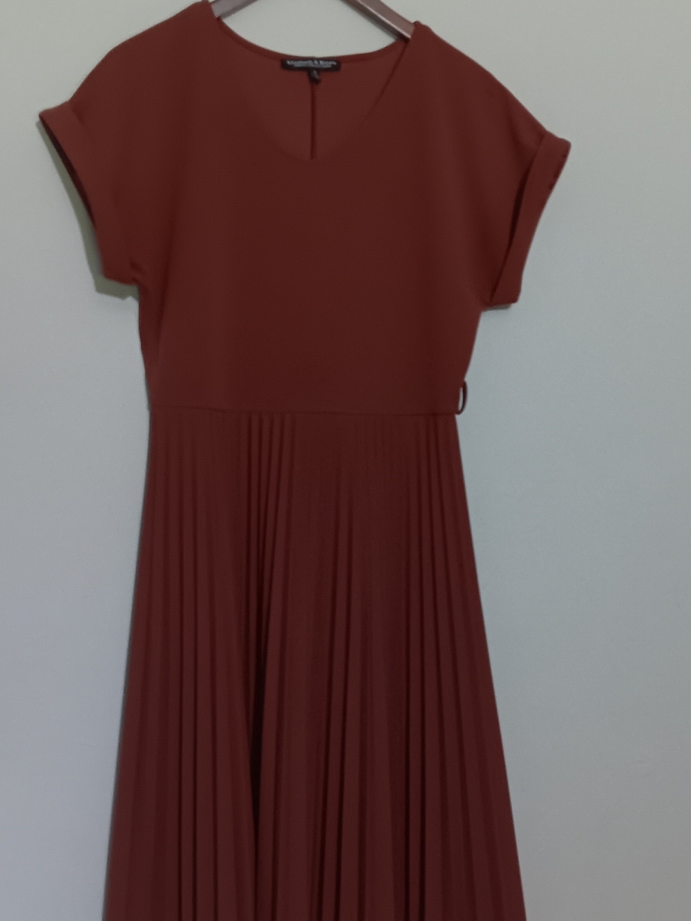 Women's V-Neck Pleated Midi Dress in Rust